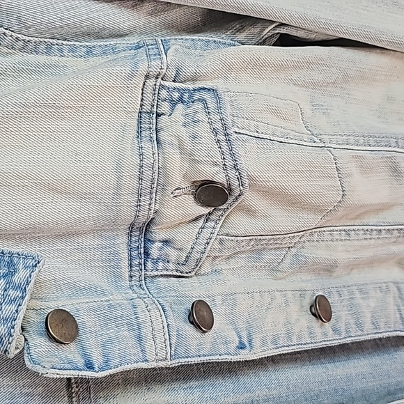 Love Fire Lightwash Jean Jacket in Women's Size Medium EUC - Picture 4 of 5